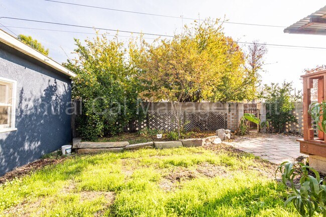 Building Photo - 3 Bedroom/1 Bath Home - $1995 Per Month!