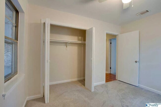 Building Photo - 3908 Grunden Dr SW