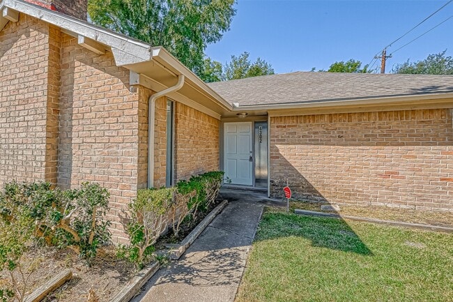 Building Photo - 4302 Wildacres Dr