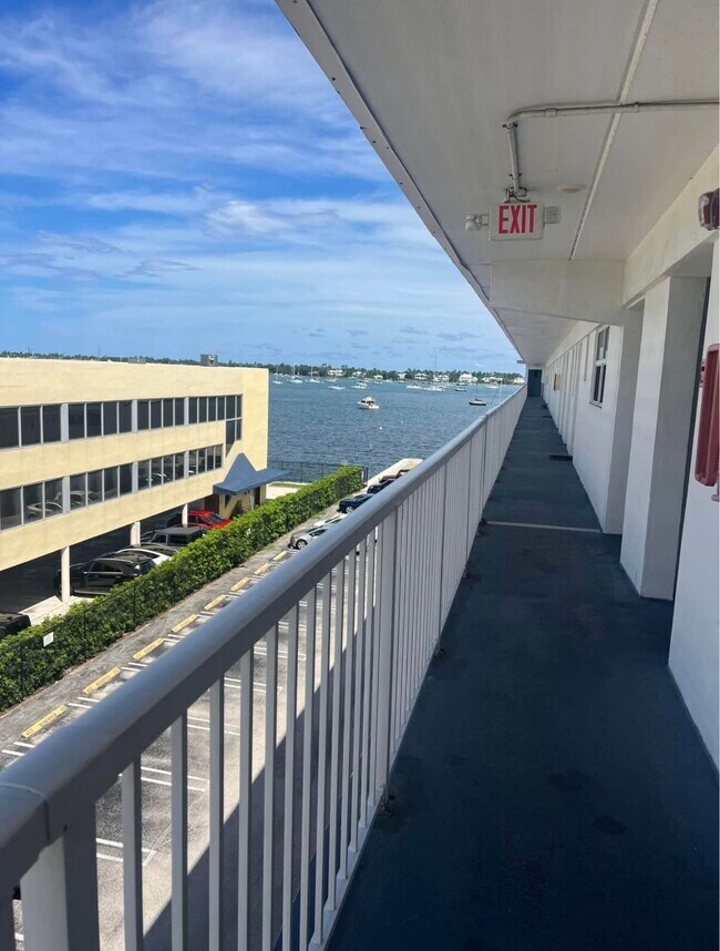 Building Photo - 4500 N Flagler Dr