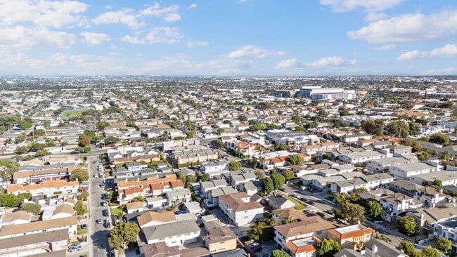 Building Photo - 2519 Curtis Ave