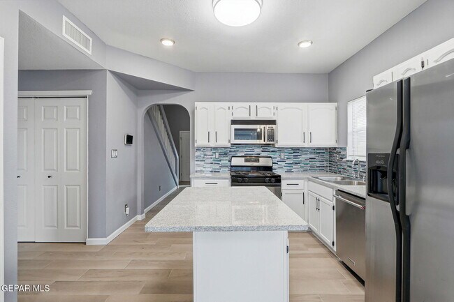 Building Photo - 12325 Tierra Bella Dr