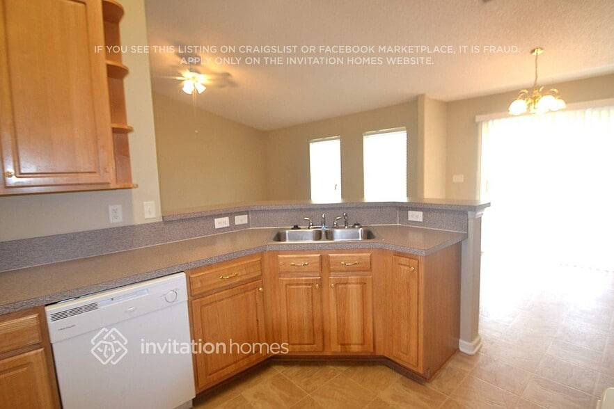 Building Photo - 6886 Wall Springs Dr