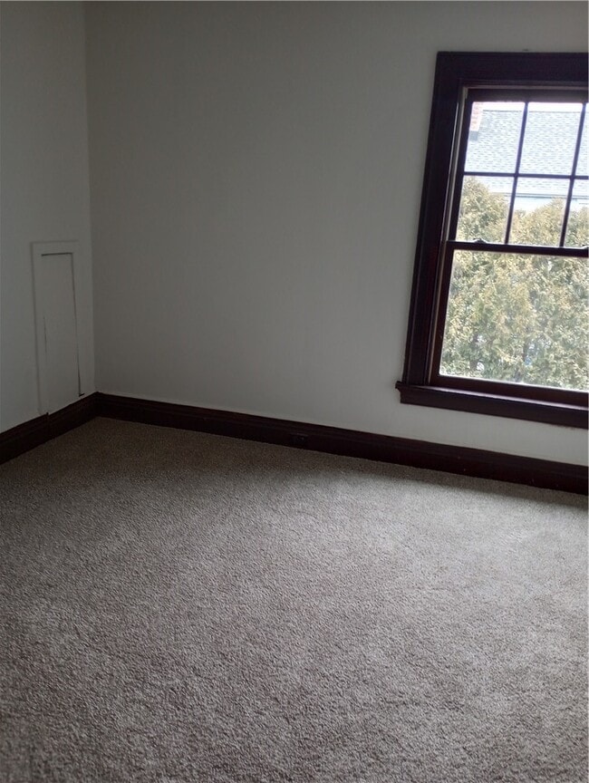 Building Photo - 362 W Gray St