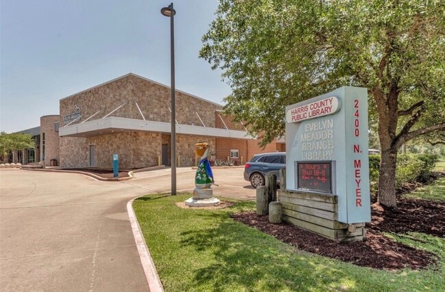 Building Photo - 1808 Dolphin Dr