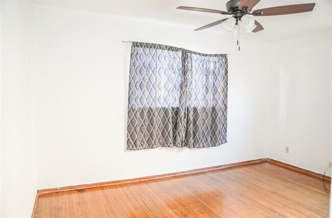 Building Photo - 4810 Scenic Dr