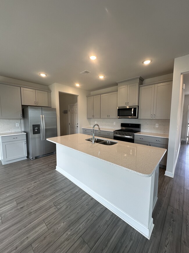 Building Photo - 154 Vickery Rd