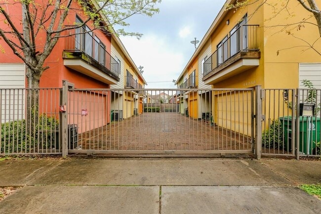 Building Photo - 4406 Koehler St