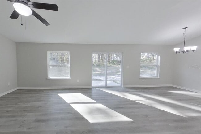 Building Photo - 820 Marion Oaks Manor