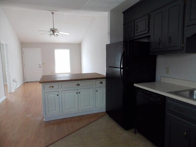 Building Photo - 140 Lanier Dr