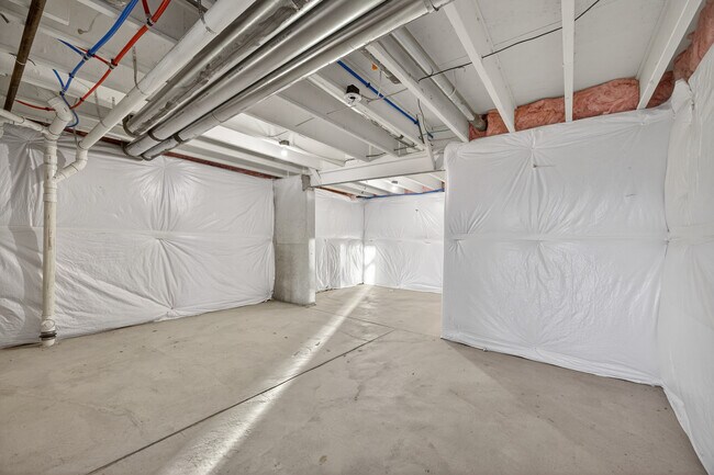 Building Photo - 221 S Quantock St