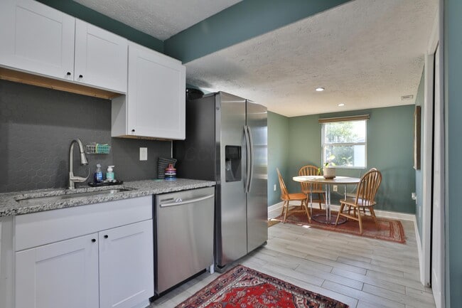 Building Photo - 925 Blenheim Rd