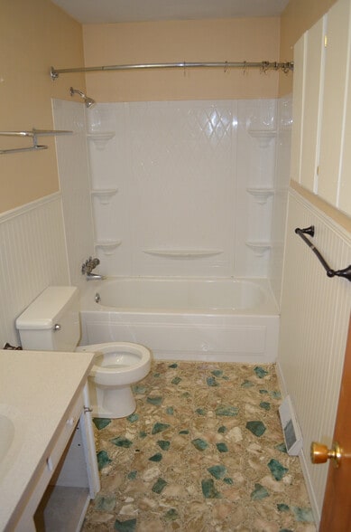 Building Photo - 8074 Rolling Hills Dr