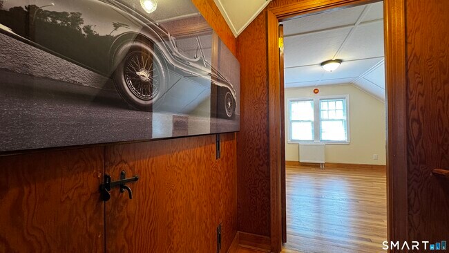 Building Photo - 406 Oakwood Ave