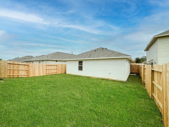 Building Photo - 1480 Las Cuevas Dr
