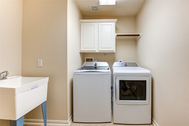 Building Photo - 21319 Pennshore Ln