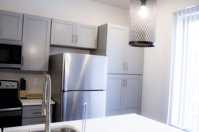 Building Photo - 1439 N Telluride St