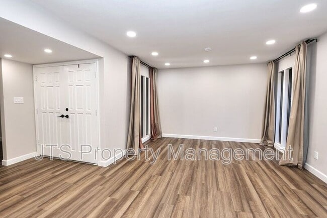 Building Photo - 3160 Watt Ave