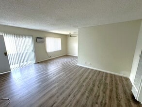 Building Photo - 13825 Vanowen St