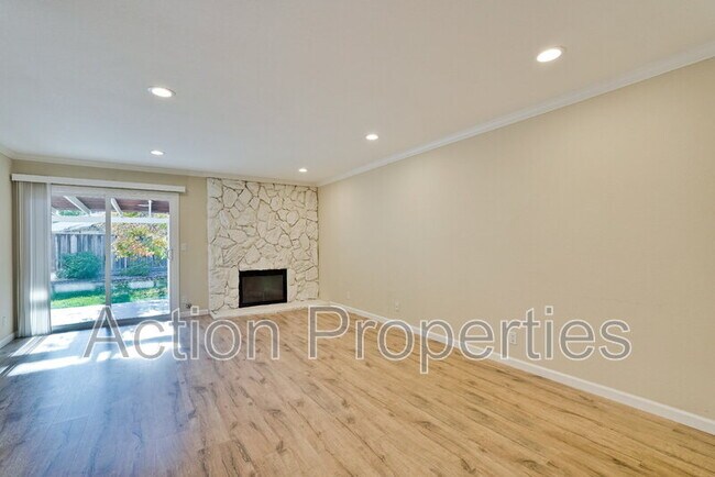 Building Photo - 135 Brenton Ct