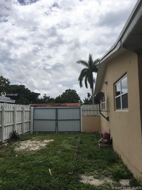 Building Photo - 5001 SW 96th Ave