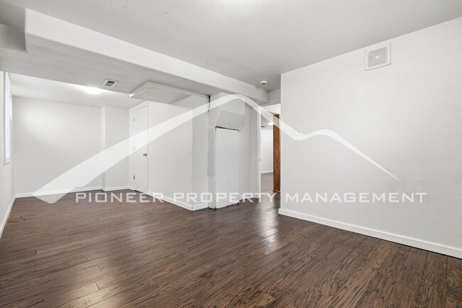 Building Photo - Lovely Single Family Home Fenced in Yard and Central AC