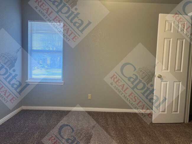 Building Photo - Cozy 2 Bedroom