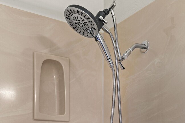 Building Photo - Beautifully updated 3 bedroom, 1 bath house in Eugene!