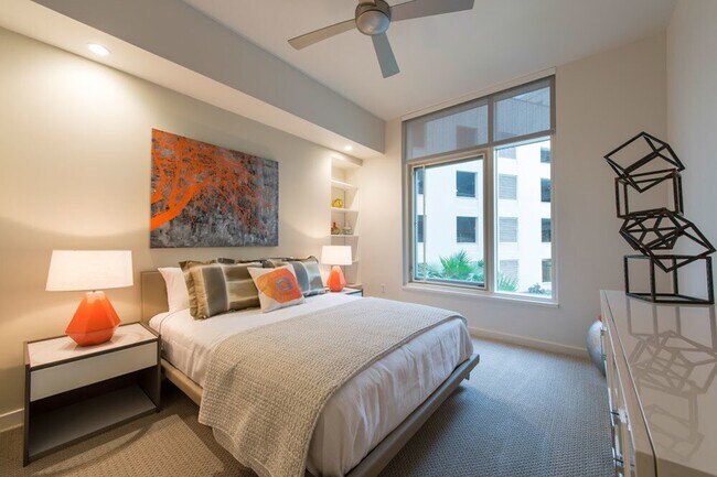 Building Photo - Live Luxury Near Hermann Park – 1 Month Free!