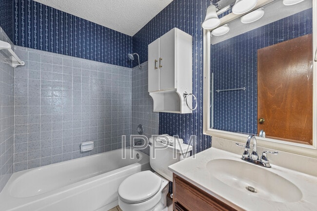Building Photo - 138 Willow Cir