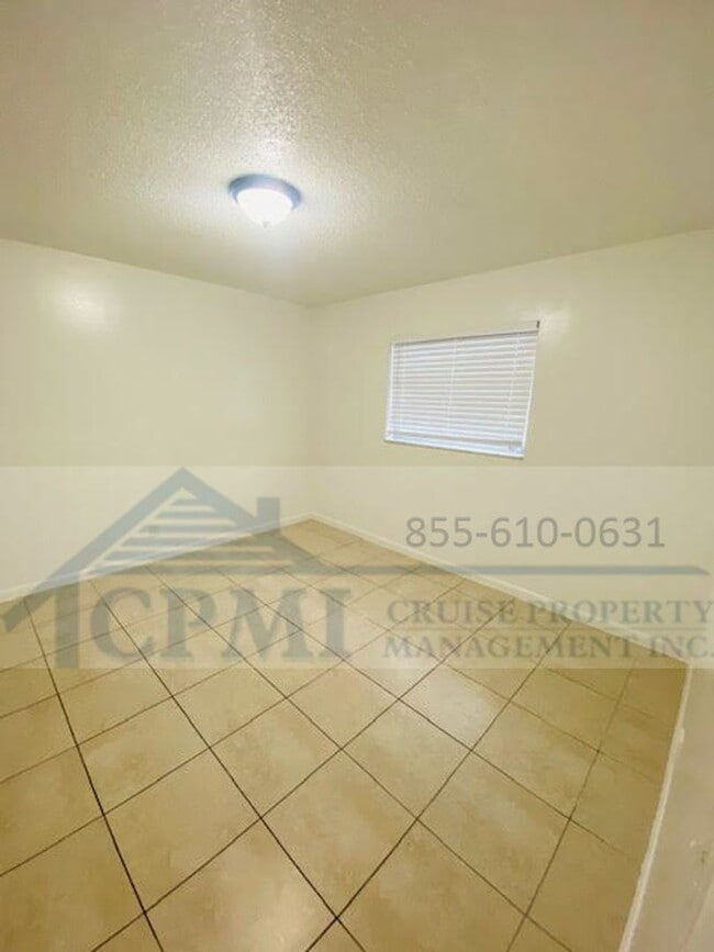 Building Photo - 1011 9th Ave N