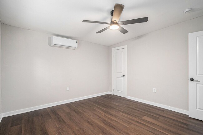 Building Photo - Fully Renovated Cottage near Downtown Smyrna!