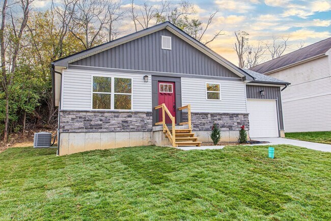 Building Photo - College Hill- New Construction! Stunning 3...