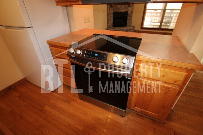 Building Photo - 574 Baldknobber Dr