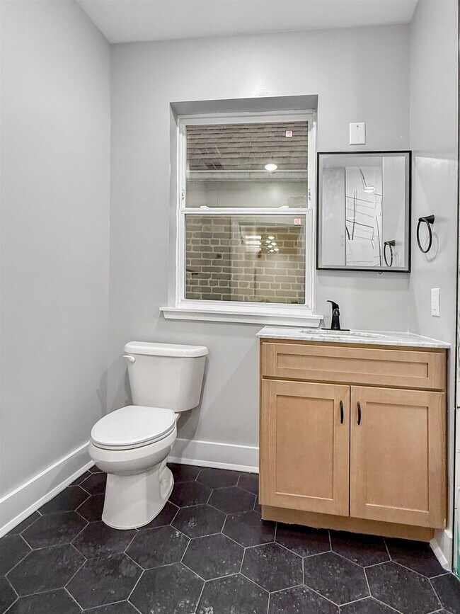 Building Photo - 185 Mallory Ave