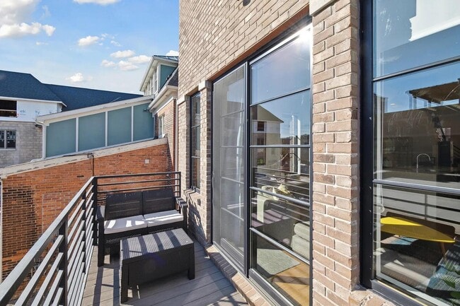 Building Photo - 262 Mack Ave