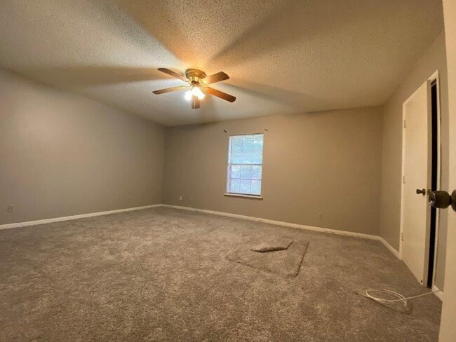 Building Photo - 704 E Logan St