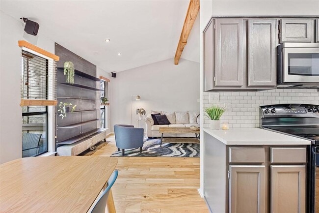 Building Photo - 5602 Woodrow Ave