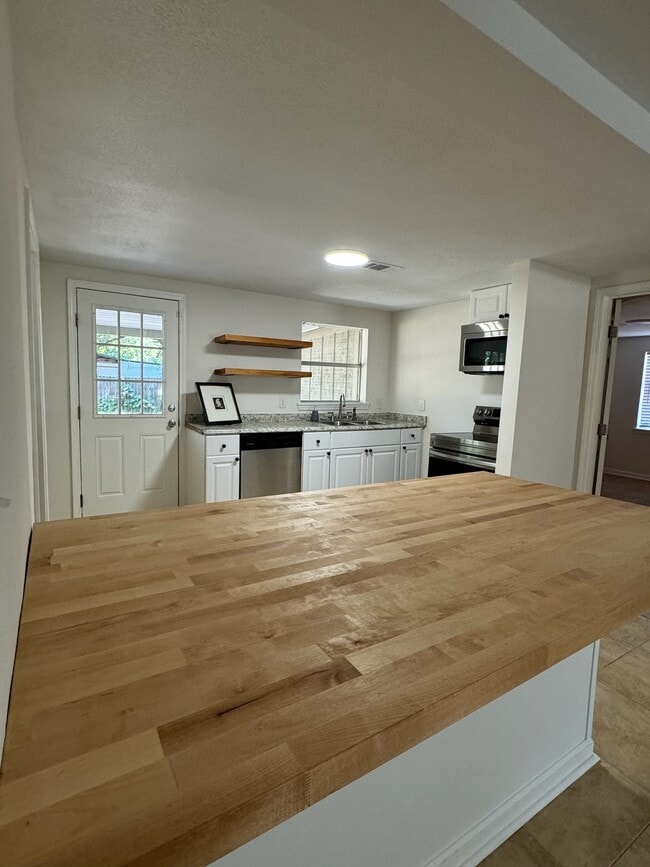 Building Photo - 12 Concordia Blvd