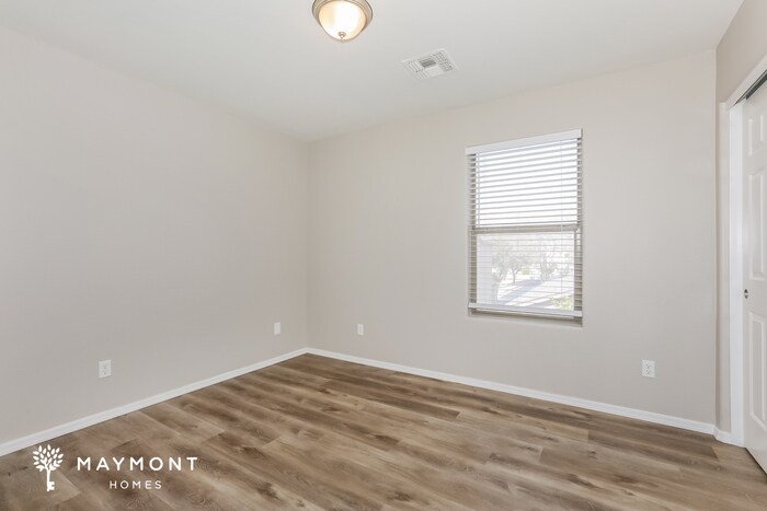 Building Photo - 2328 E Meadow Chase Dr