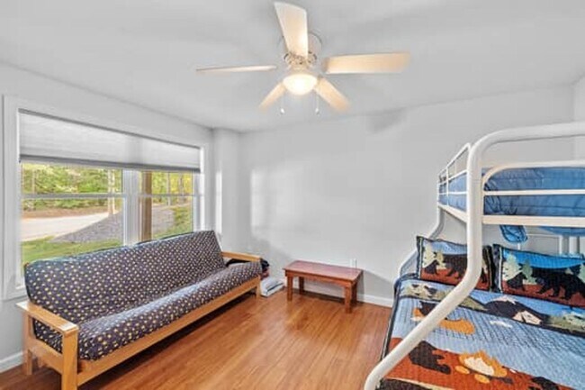 Building Photo - Spacious & Comfortable 4 Bedroom House - C...