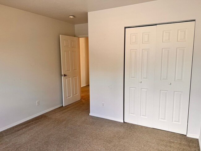 Building Photo - 1918 S 5th St W