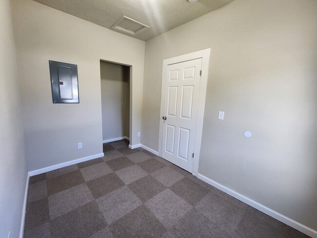 Building Photo - 3BR Home with Modern Kitchen in Knoxville, IA