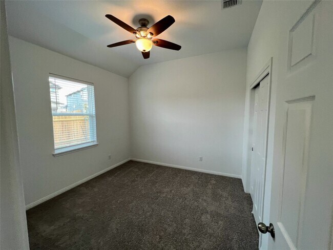 Building Photo - 3201 College Park Dr