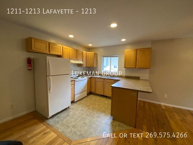 Building Photo - 1213 Lafayette - 3 Bed/1 Bath Unit Near WMU