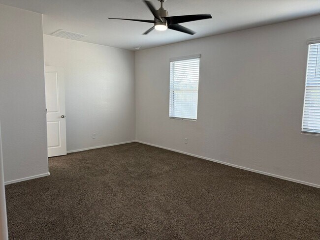 Building Photo - 1086 W Avalon Canyon Dr