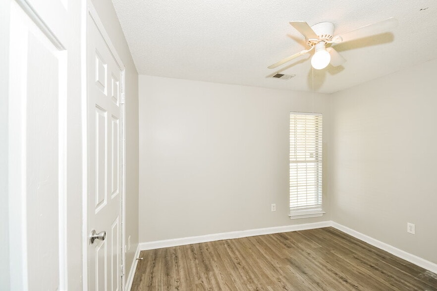Building Photo - 7083 Layne Dr