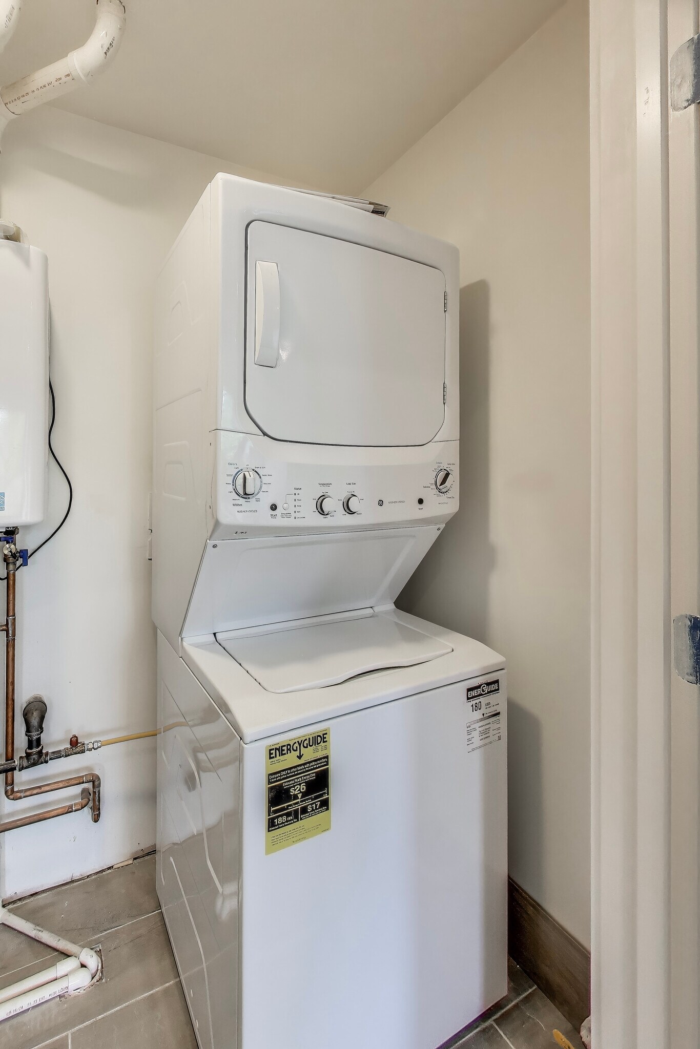 Building Photo - 2023 N Drake Ave