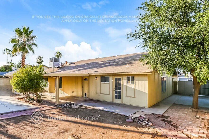 Building Photo - 8226 W Larkspur Dr