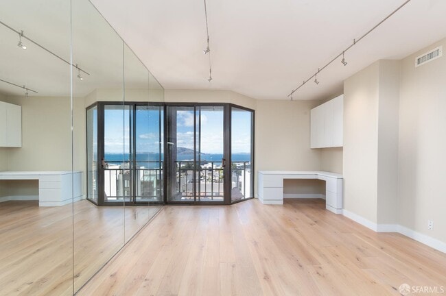 Building Photo - 101 Lombard St